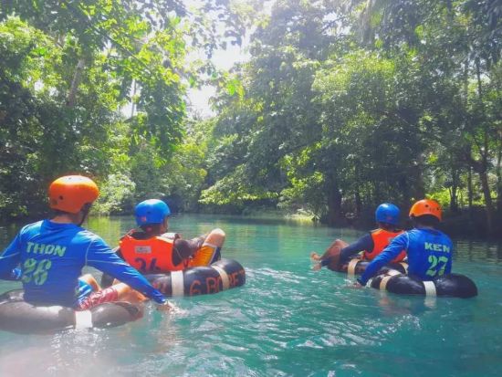 緑に囲まれた清流でリフレッシュ♪ マルンパティ・コールドスプリング日帰りツアー＜ボラカイ島発／昼食付き／ホテル送迎付き／英語ガイド＞