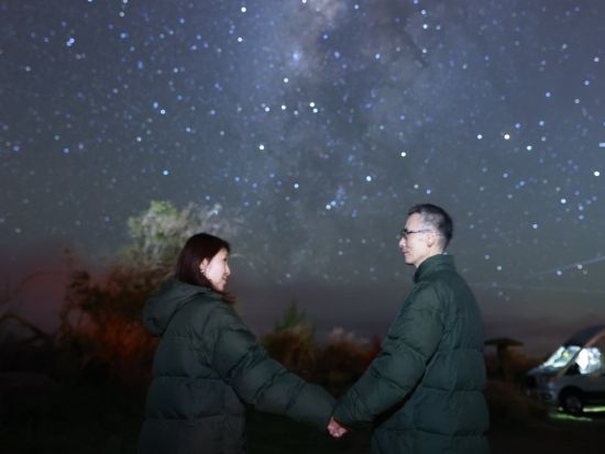 ハワイ島　貸切星空観賞ツアー　星空をバックに記念写真も撮影可能！防寒ジャケットレンタル付き＜2～11人／日本語ガイド／ヒロまたはコナ地区送迎付き＞