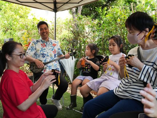 三板体験！沖縄民謡に欠かせない伝統の打楽器で沖縄のリズムを感じよう＜約30分／北谷＞