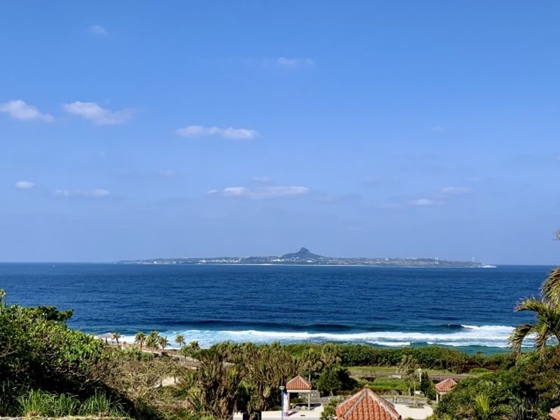 本部から見た伊江島