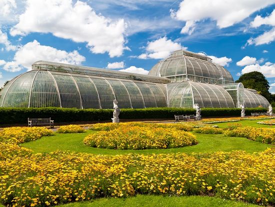 UK_London_Kew Gardens_summer_shutterstock_57090328
