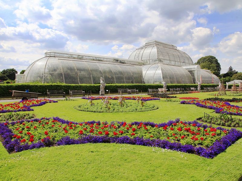 United Kingdom_London_Kew Gardens_shutterstock_467111618