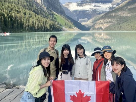 世界遺産カナディアンロッキー　バンフ国立公園観光ツアー　人気の2大湖レイクルイーズ＋モレーン湖を満喫＜6～10月／日本語ガイド／バンフまたはカルガリー空港発着＞