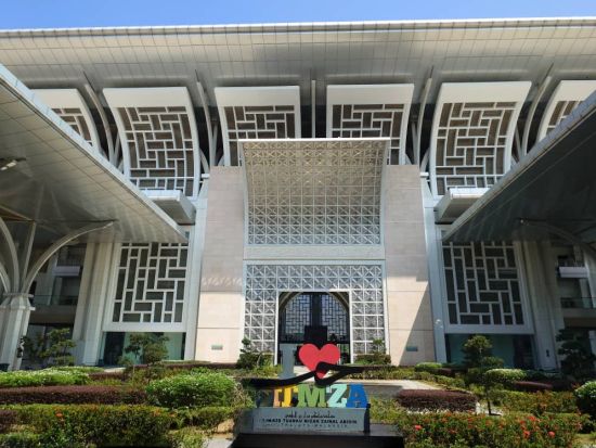 クアラルンプール発人気のモスク巡りツアー　ブルー＆ピンク＆鉄モスクを一度に楽しめる＜昼食付／日本語ガイド＞