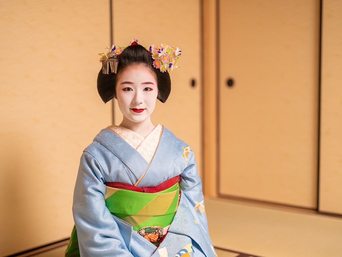 舞妓さん　爽やか水色　だらり帯　テリア　うさぎ　八重桜　ポンポネット 昼 催行】舞妓さん鑑賞＋会席料理＋飲み放題付 築160年の老舗高級料亭