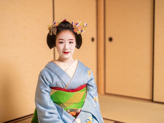 【昼 催行】舞妓さん鑑賞＋会席料理＋飲み放題付  築160年の老舗高級料亭「東観荘」で旬の京料理とお酒を堪能＜お部屋貸切／撮影自由／最大40名様＞