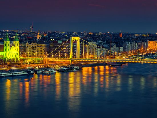 Elisabeth bridge , Budapest_pixta_67241439_M