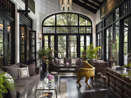 【帰国日プラン】ザ・サイアムでアフタヌーンティー＋ジム・トンプソンの家＋シーナカリン鉄道市場　スワンナプーム空港お送り＜日本語ガイド／専用車＞ by JTB