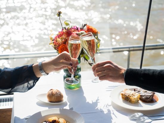 セーヌ川ランチクルーズ　バトー・ムッシュ ＜土・日／3コースランチ＞