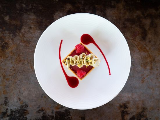 セーヌ川ディナークルーズ予約　バトー・ムッシュ　選べるメニュープラン＜20:30発または21:00発／3コースディナー＞ ＊前日まで予約受付中