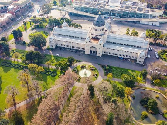 メルボルン市内観光＆ブライトンビーチボックス半日ツアー　世界遺産ロイヤルエキシビションビル＋マーケットなども訪問＜日本語ガイド＞by Mr John Tours