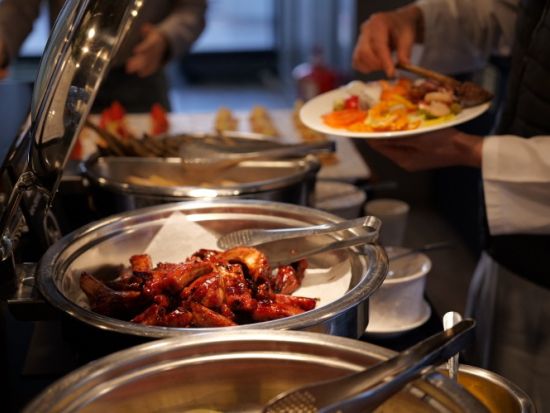 漢江ディナークルーズ　漢江を彩る夜景と贅沢ビュッフェ　サンセットディナーまたは月光ディナーから選べるプラン ＜汝矣島（ヨイド）発＞