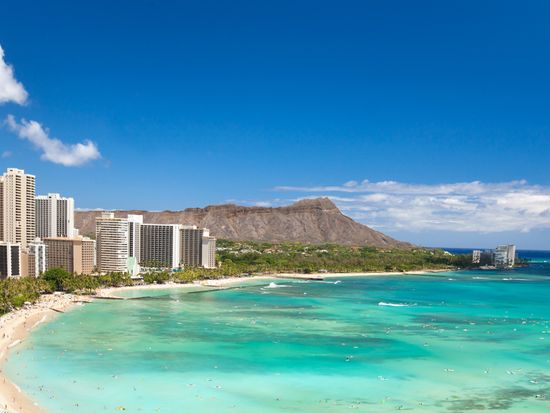 DiamondHead_WaikikiBeach_Drone_shutterstock_139755118