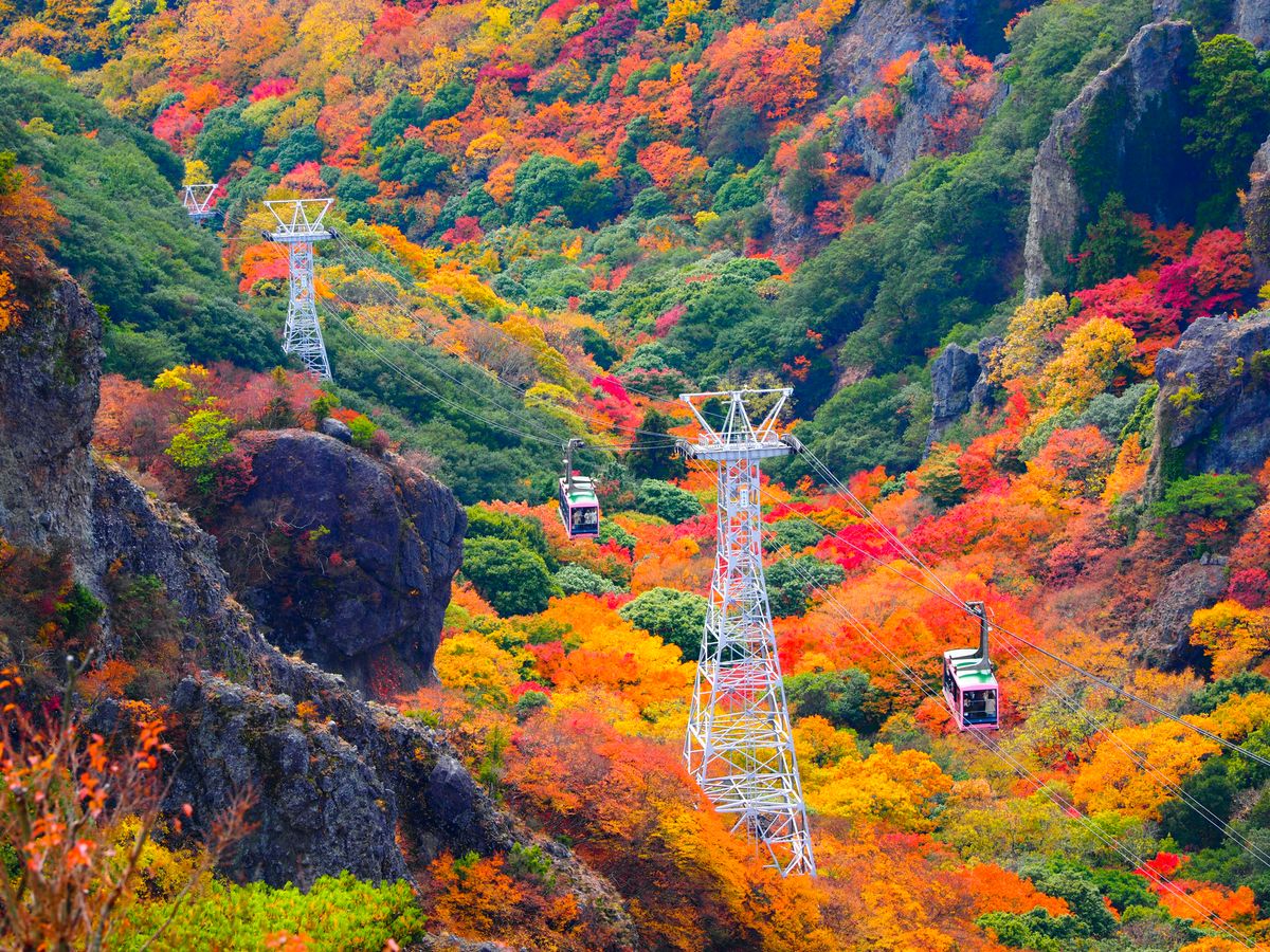 別子銅山と紅葉彩る小豆島 1泊2日ツアー 寒霞渓ロープウェイや大歩危峡