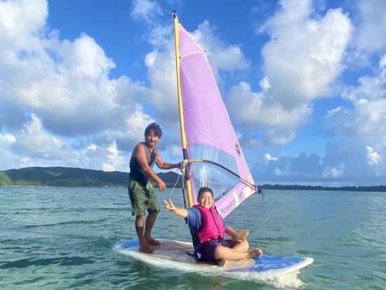 奄美大島ウィンドサーフィンツアー 奄美ブルーの中で風と遊ぶ体験！初心者も大歓迎＜午前または午後／約2時間／龍郷町＞ by Maze奄美