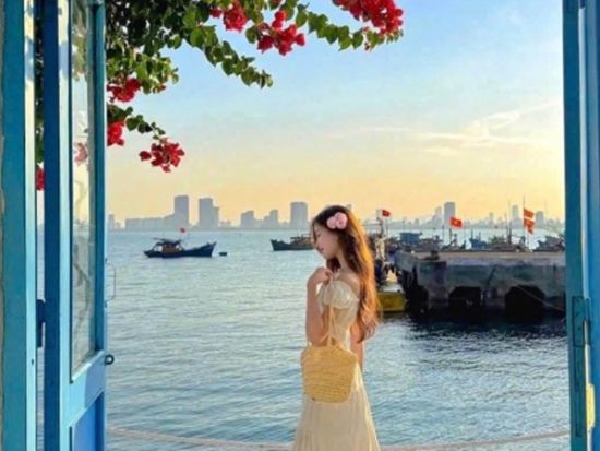 ソンチャマリーナ海風クルーズ＆サントリーニ風カフェ　青と白の絶景フォト旅♪＜ダナン発着／日本語ガイド／貸切or混乗＞