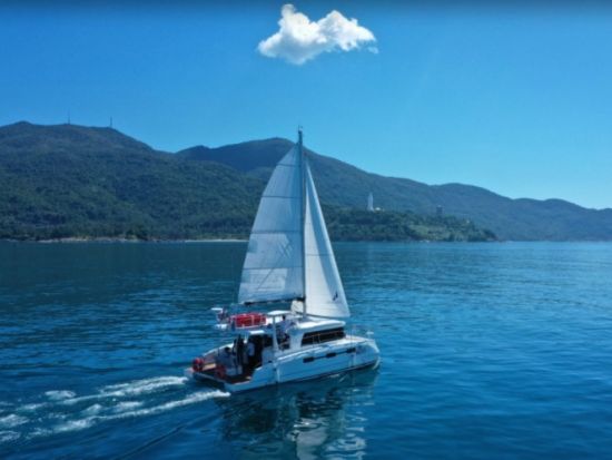 ソンチャマリーナ海風クルーズ＆ホイアン夜景ツアー　ソンチャ半島＋サントリーニ風カフェ＋ランタン流し＜ダナン発着／日本語ガイド／貸切or混乗＞