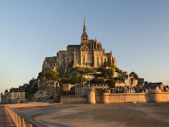 France_Normandy_Mont_Saint_Michel_Sunrise_shutterstock_499873342