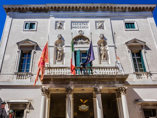 Italy_Venice_Teatro La Fenice_shutterstock_511940176