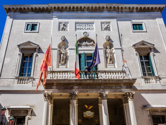 フェニーチェ劇場　優先入場チケット事前予約　多言語オーディオガイドあり ＊申込と同時に即予約確定