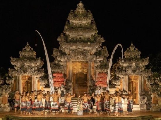 「バリニーズシアター」バリニーズダンス鑑賞＆インドネシア料理のビュッフェディナー　アヨディアリゾート＜月・水曜日／ホテル送迎可／バリ島内シャトル乗り放題付き＞