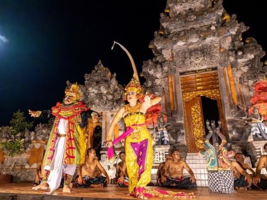 「バリニーズシアター」バリニーズダンス鑑賞＆インドネシア料理のビュッフェディナー　アヨディアリゾート＜月・水曜日／ホテル送迎可／バリ島内シャトル乗り放題付き＞