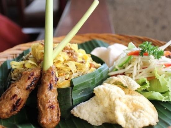 「カンポンバリ」バリニーズダンス鑑賞＆インドネシア料理のビュッフェディナー　リンバ by アヤナ＜月・水・金曜日／ホテル送迎可／バリ島内シャトル乗り放題付き＞