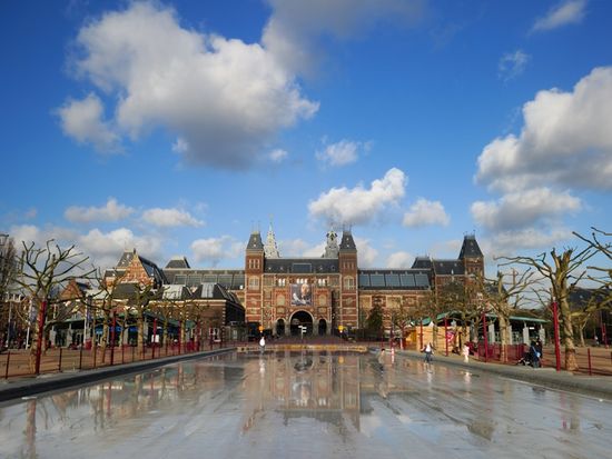 Netherlands_Amsterdam_Rijksmuseum_shutterstock_10333984