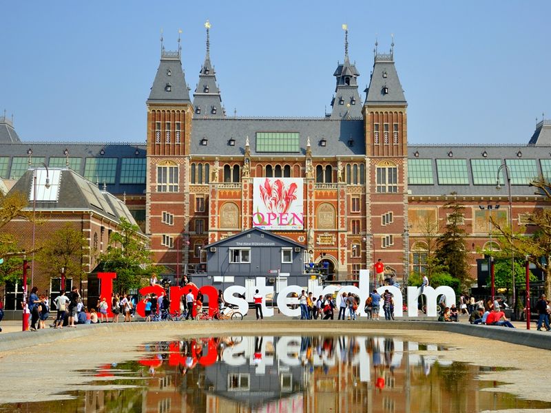 Netherlands_Amsterdam_Rijksmuseum_shutterstock_100434301