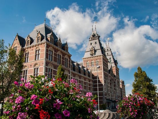 Amsterdam_Rijksmuseum_shutterstock_1183481086