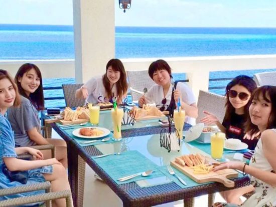 早朝出発！ジンベイザメシュノーケリング＆マイナスイオンのツマログ滝ツアー／当日写真データ送付＜映える限定リゾート入場可／日本語ガイド／送迎有＞