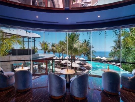 「ジ・エッジ　ザ・パーラー」アフタヌーンティー 食事券＆事前予約　断崖絶壁のインフィニティプール利用2時間付き＜ホテル送迎可／バリ島内シャトル乗り放題付き＞