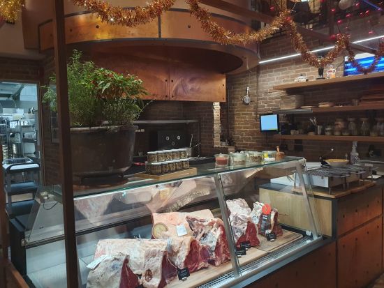 シェフが目の前で焼き上げる！ライブグリルショー付き3種のステーキディナー＜約3時間／フィレンツェ＞