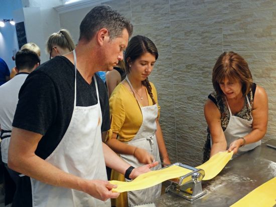 フィレンツェ中央市場で食材を調達＆料理レッスン 本場のトスカーナ料理に挑戦！＜約5時間／英語ガイド＞