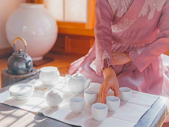 楽古斎で韓国伝統文化体験ツアー　韓服で学ぶ茶礼プランor4種伝統酒試飲＜英語・韓国語＞