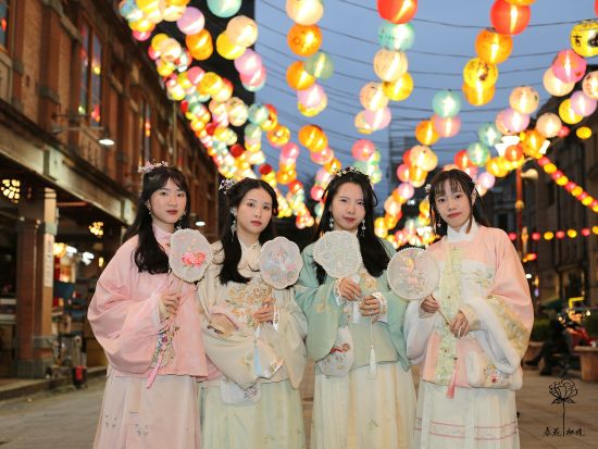 【7~9月の4日間限定】漢服・チャイナドレスで巡る故宮博物院ツアー　歴史ロマン溢れる故宮博物院100周年イベント＜音声ガイド付き／永廉街解散＞