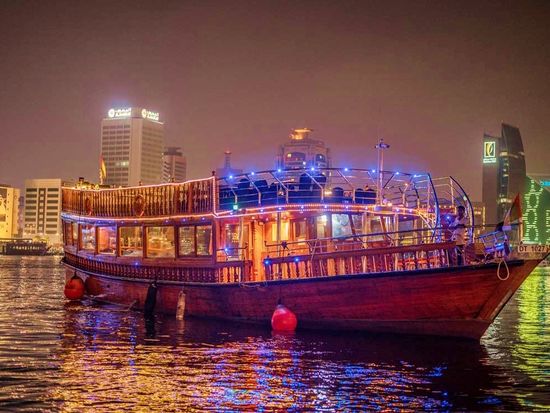 tour-dubai-dubai-creek-dinner-cruise-dhow-in-creek-2