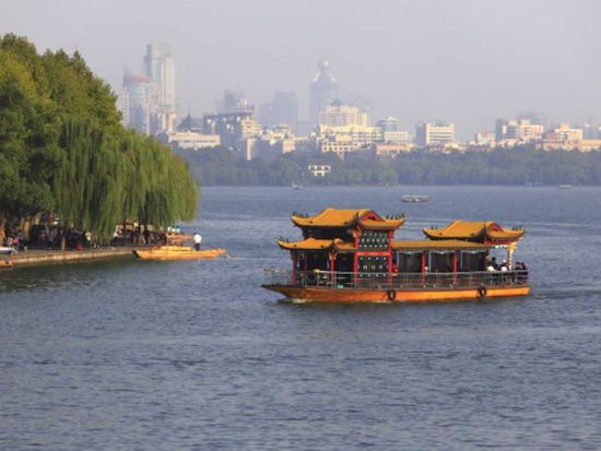 詩人が愛した絶景を水上から堪能♪ 杭州 西湖遊覧船クルーズ + 三潭印月島観光チケット＜杭州＞