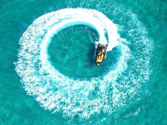 貸切ボートチャーター　高速ゴムボート「ゾディアック」でカスタマイズ自在のクルージングへ　シュノーケリングもOK！＜1～6名／日本語または英語／ワイキキ発＞