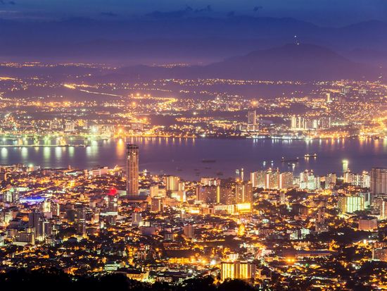 Malaysia_Penang_Penang Hill_night view_pixta_41669117