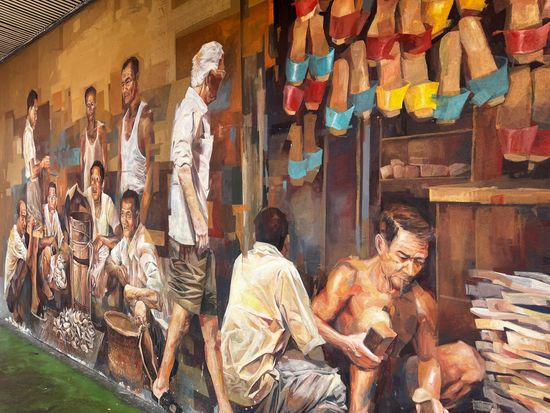 Street Murals that reflect daily life
