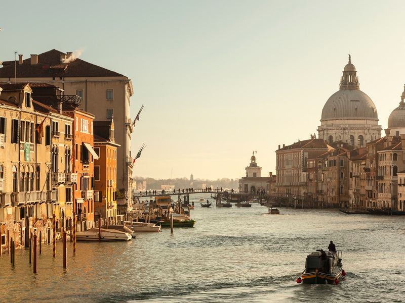 italy-veneto-venice-canal-grande-in-the-morning-2024-09-16-17-12-20-utc