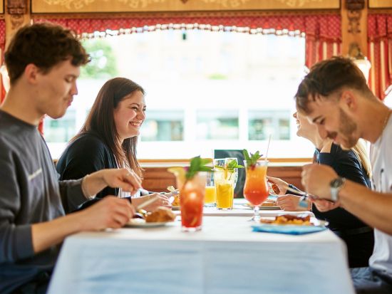 ドナウ川ブランチクルーズ　船上から楽しむ料理とブタペストの景観美 ＜6～1月／飲み放題プランあり／ブタペスト発＞