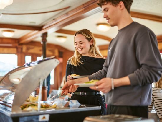 ドナウ川ブランチクルーズ　船上から楽しむ料理とブタペストの景観美 ＜6～1月／飲み放題プランあり／ブタペスト発＞