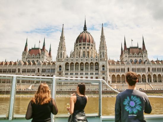 ドナウ川ブランチクルーズ　船上から楽しむ料理とブタペストの景観美 ＜6～1月／飲み放題プランあり／ブタペスト発＞