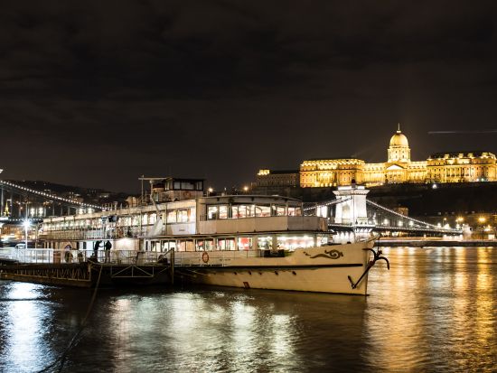 ドナウ川　ナイトクルーズ ＜22時出発／ブダペスト発＞