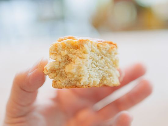 Generic_Food_Scone_pixta_119505705_M