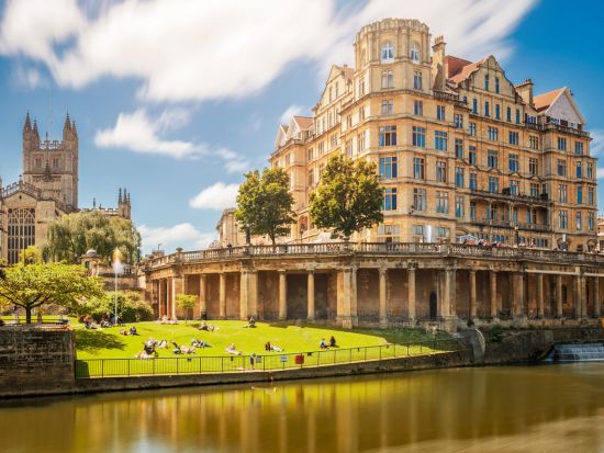 南コッツウォルズ 日帰りツアー ストーンヘンジ・コッツウォルズ・バース訪問可能＜貸切／1-12名／10時間／英語ドライバー＞ By スタイルゲート