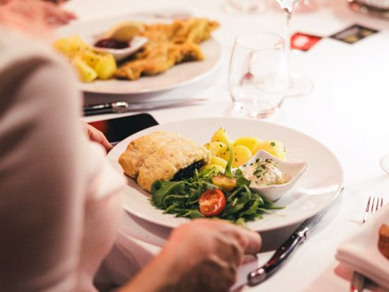 ヨハン・シュトラウスの世界を堪能！コンサートディナーショー　ホイリゲの雰囲気で楽しむ音楽と美食＜4コースディナー／ウィーン＞