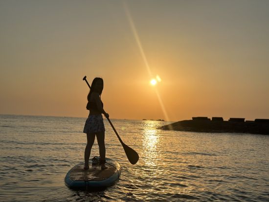 絶景サンセットSUPツアー 穴場ビーチで夕日を満喫！幻想的なツアー写真を無料プレゼント◎＜約2時間／夕方／幼児無料／本島中部 読谷村＞
